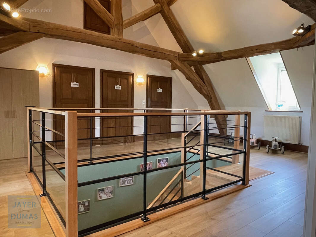 ALLERIOT - Magnifique demeure 6 Chambres, vaste Garage et Piscine - - photo 21