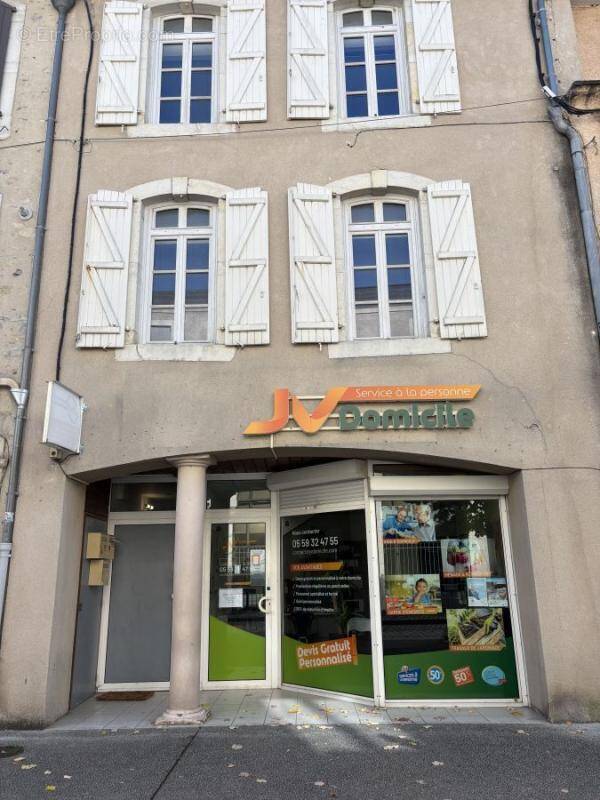 Appartement à NAY
