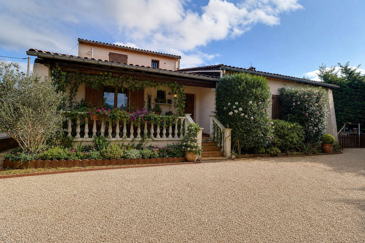 Maison à ENTRAIGUES-SUR-LA-SORGUE