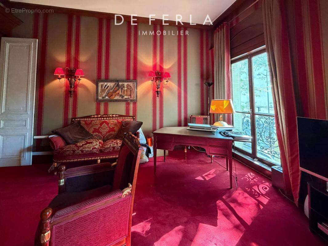 Appartement à PARIS-16E