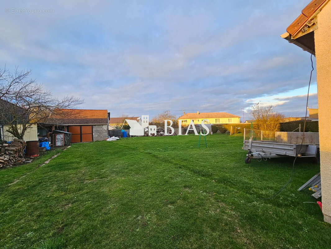 Maison à SAINTE-COLOMBE-LA-COMMANDERIE