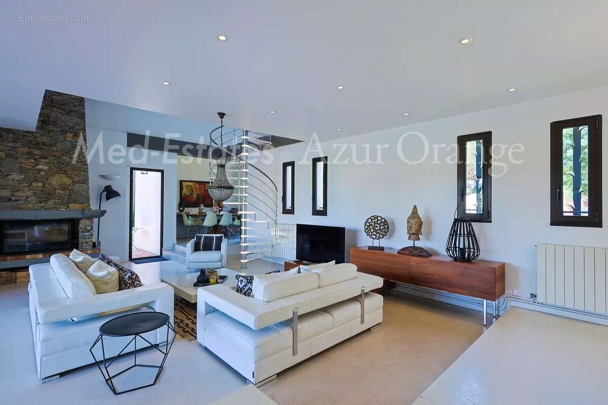 Maison à PLAN-DE-LA-TOUR