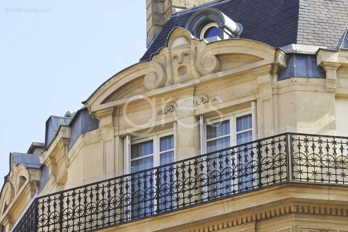 75008 paris triangle d’or / marbeuf. vente studio investissement. - photo 2
