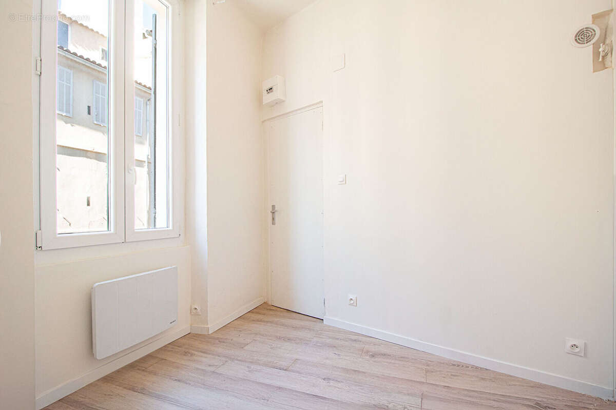 Appartement à MARSEILLE-1E