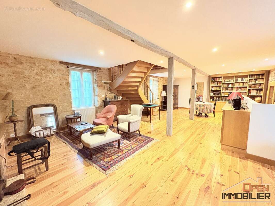 Maison à NADAILLAC-DE-ROUGE