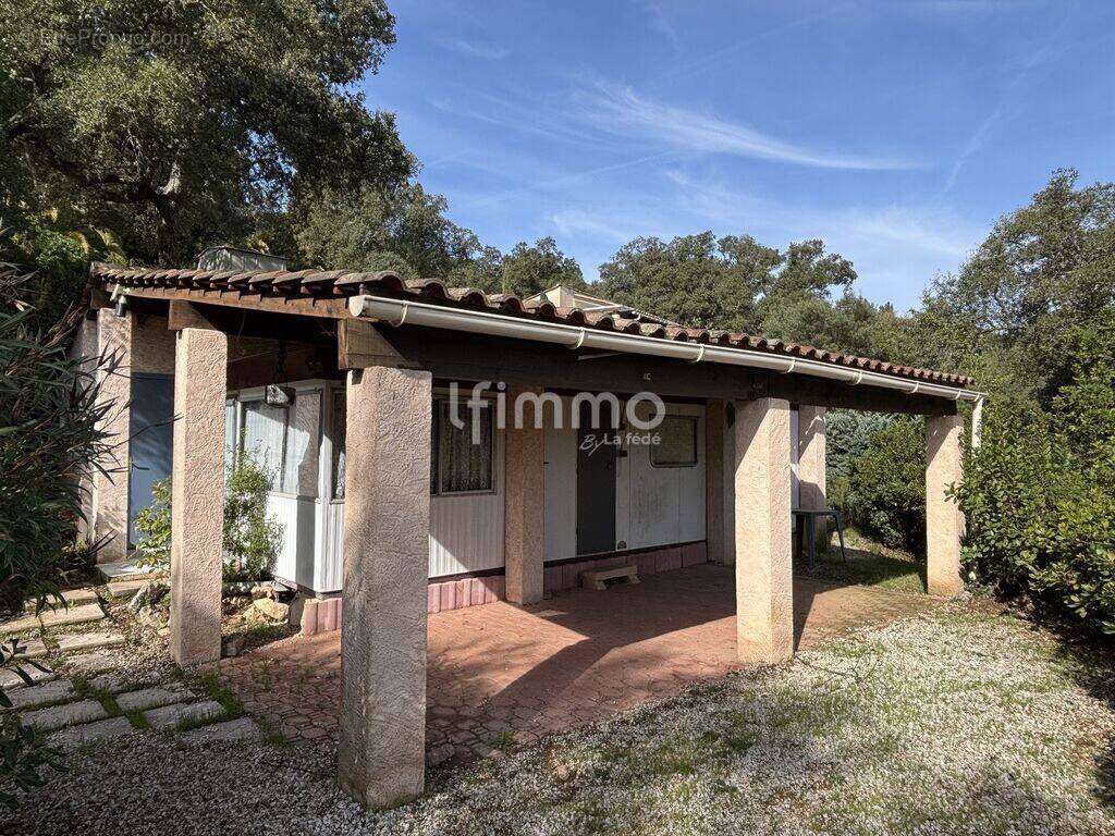 Maison à LE MUY