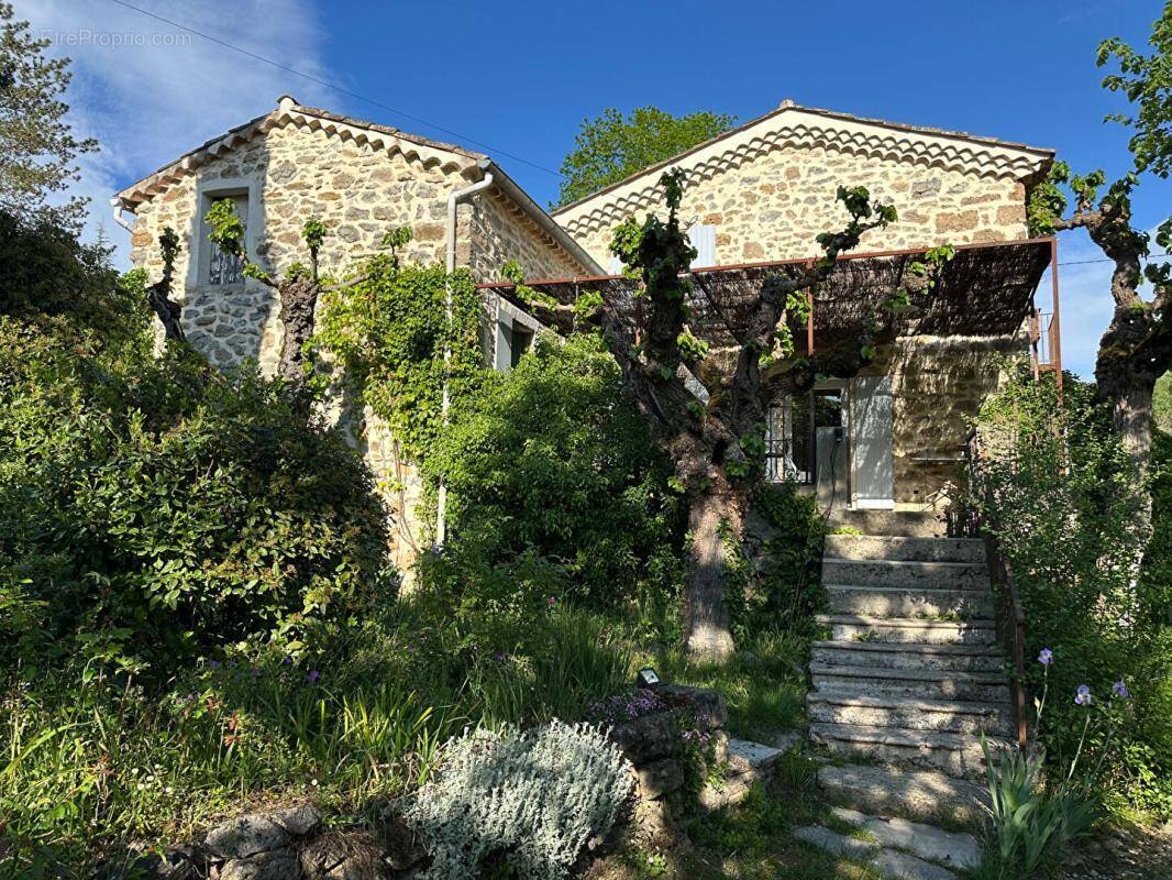 Maison à VINEZAC