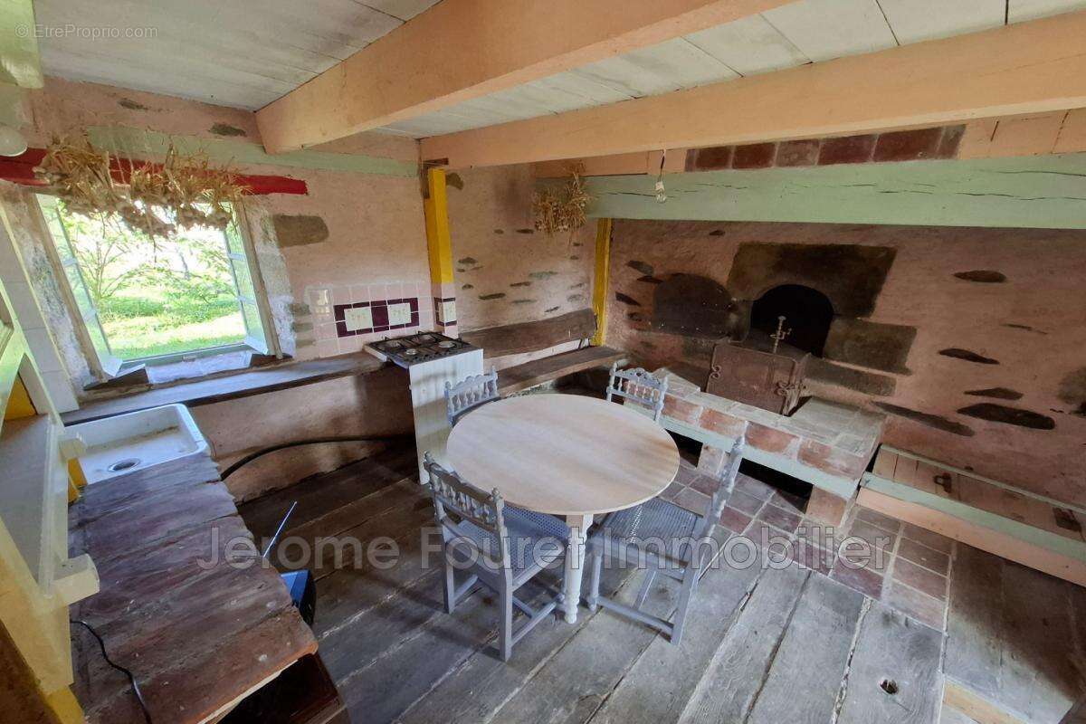 Maison à LAVAL-SUR-LUZEGE