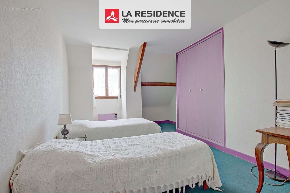 Maison à LE MESNIL-SAINT-DENIS