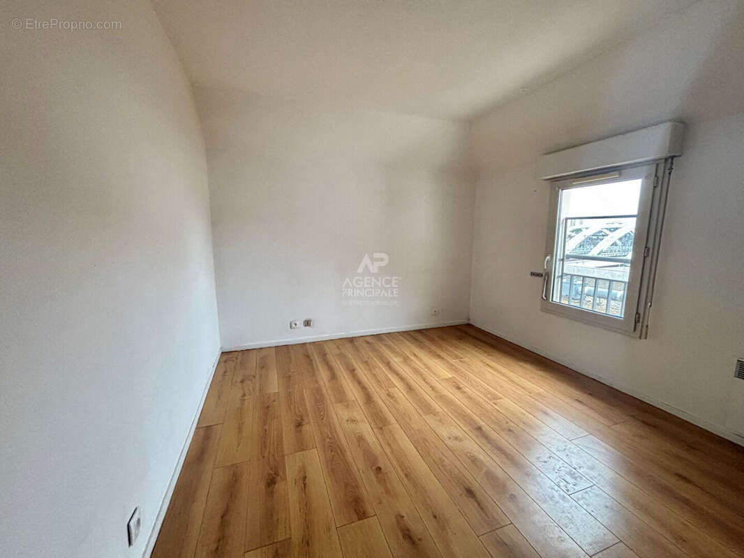 Appartement 2 pièces à vendre à Pontoise - Dernier étage avec balcon et parking - photo 4