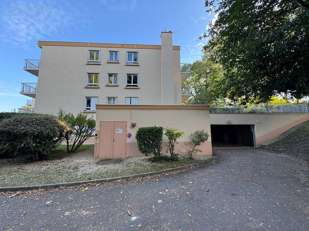 Parking à MONTGERON