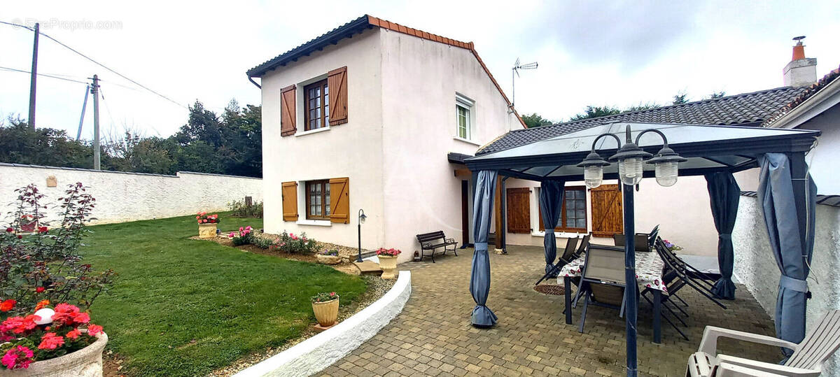 Maison à ITEUIL