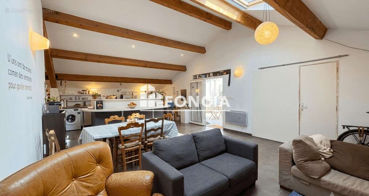 Appartement à MARSEILLE-3E