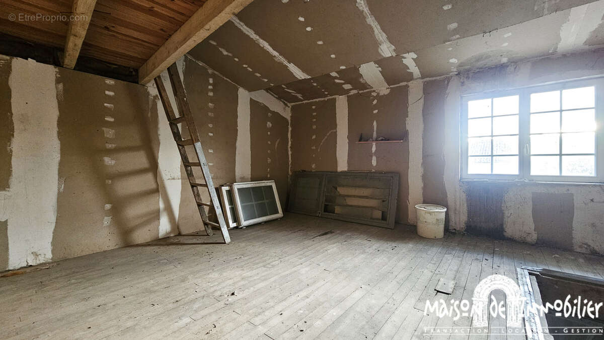 A vendre à BOUTIERS ST TROJAN - Maison de village - 3 chambres - 93m2 - Jardin, garage et dépendance - photo 12
