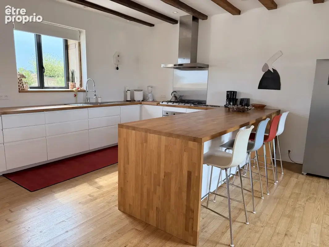 Exceptionnelle maison en pierre rénovée avec quatre chambres et piscine chauffée - photo 3