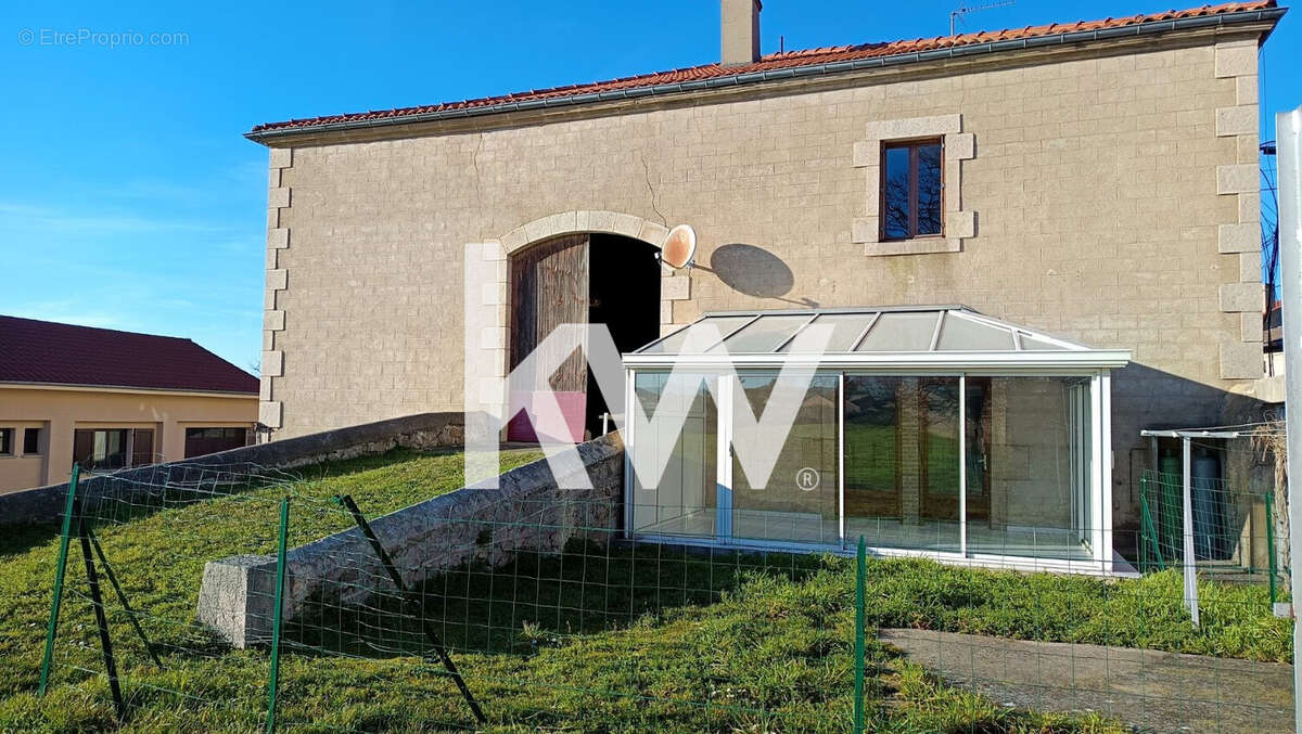Appartement à PERIGNEUX