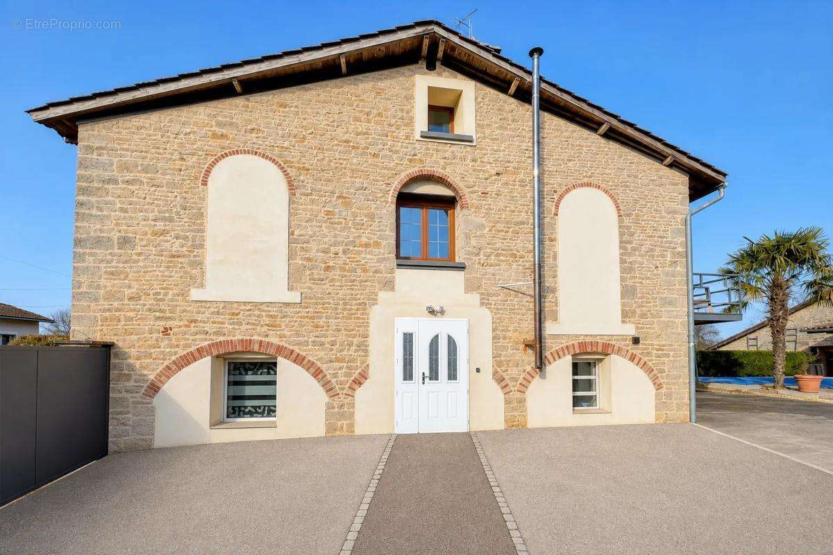 Maison en pierre rénovée avec piscine à Uchizy - photo 6
