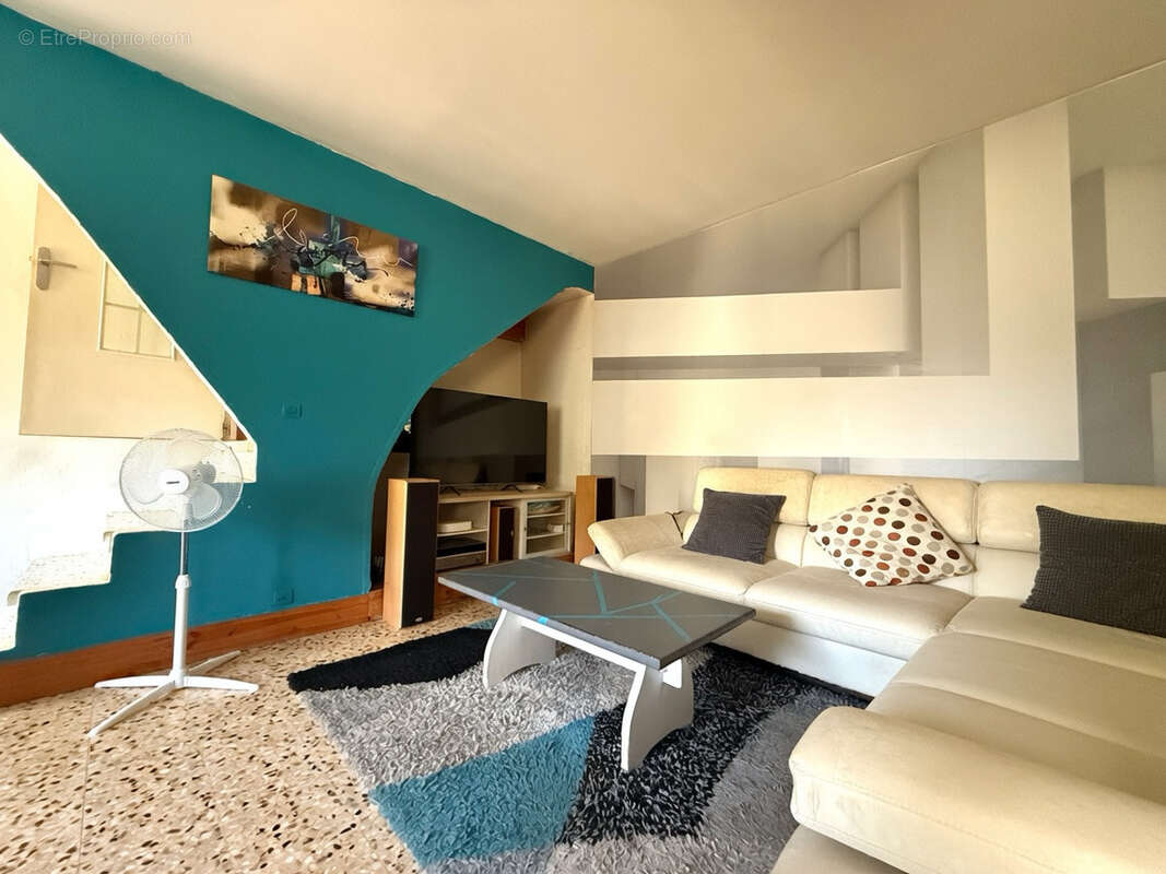 En EXCLUSIVITE Maison de 117m2, 3ch, Jardin de 1610m2 avec forage, carport et stockage. - photo 9