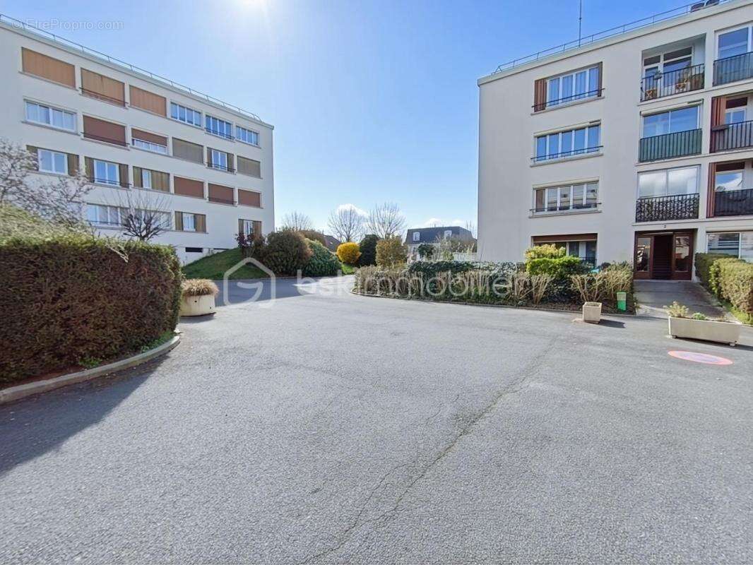 Appartement à SAINTE-GENEVIEVE-DES-BOIS