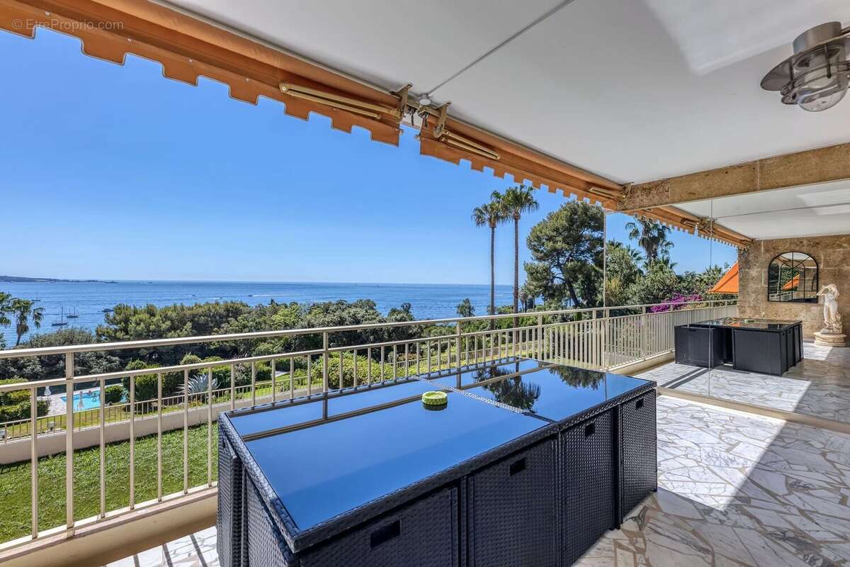 Golfe Juan - Appartement 3 pièces avec vue mer panoramique, garage et cave - photo 3