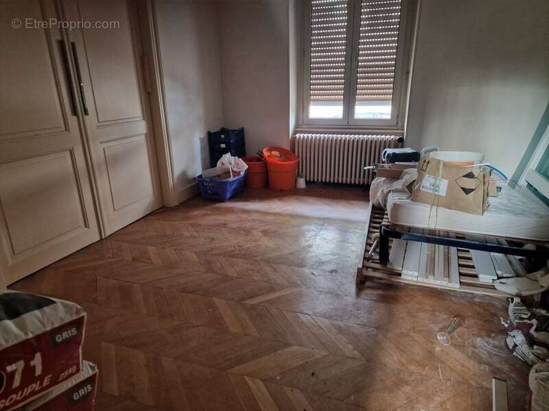 Appartement à CHARMES
