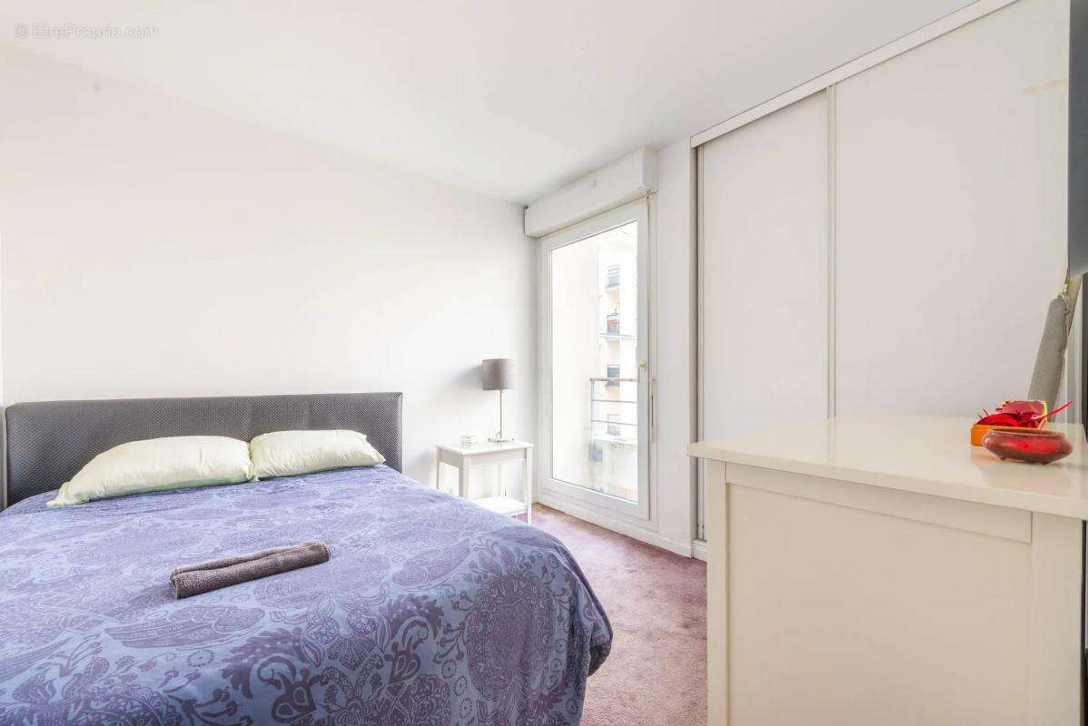 Appartement à COURBEVOIE