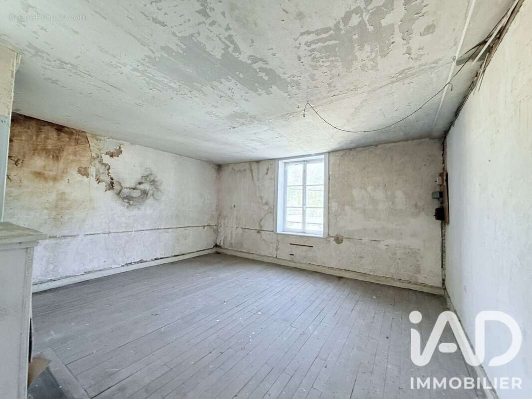 Appartement 1000 m² à Sedan  - photo 3
