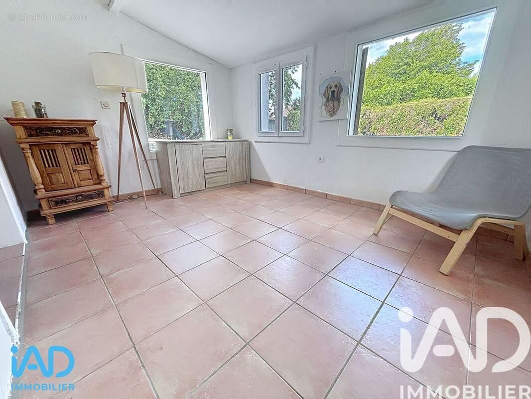 Maison 123 m² à Estissac  - photo 4
