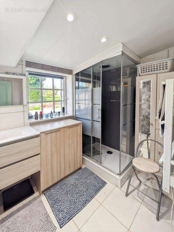 Maison à PERRIERS-EN-BEAUFICEL