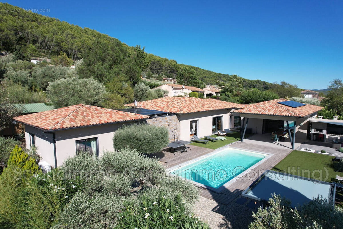 Maison à SOLLIES-TOUCAS