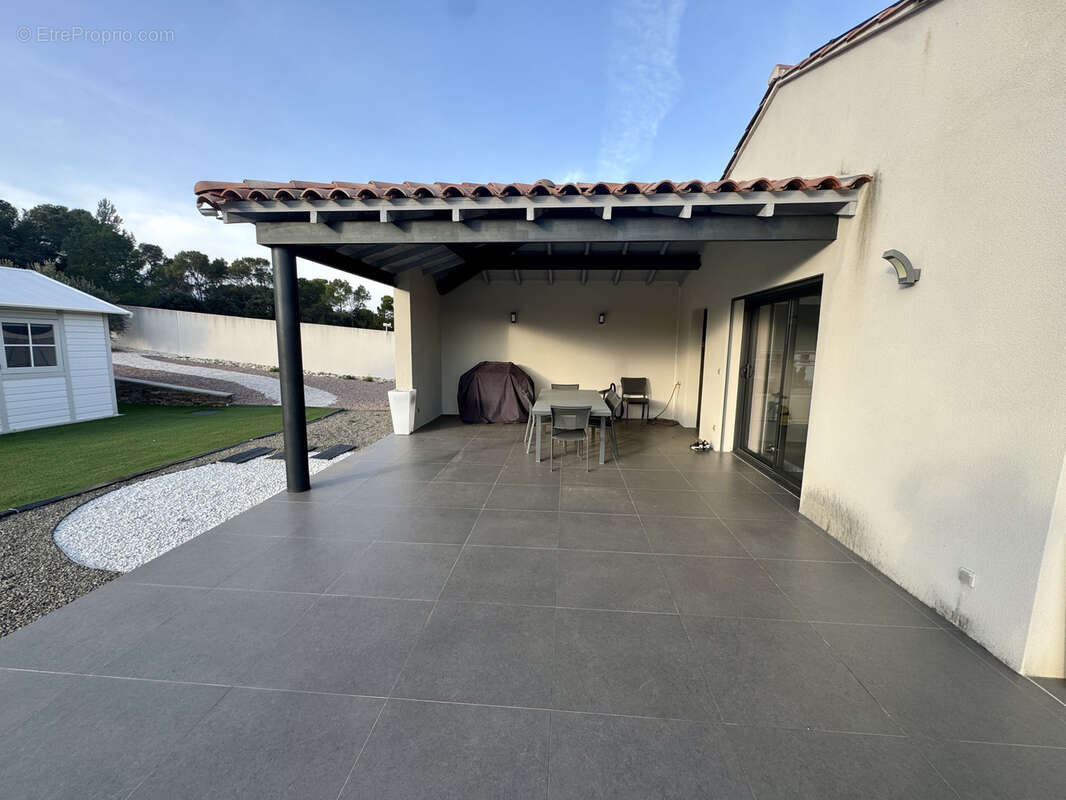 Maison à SAINTE-CECILE-LES-VIGNES