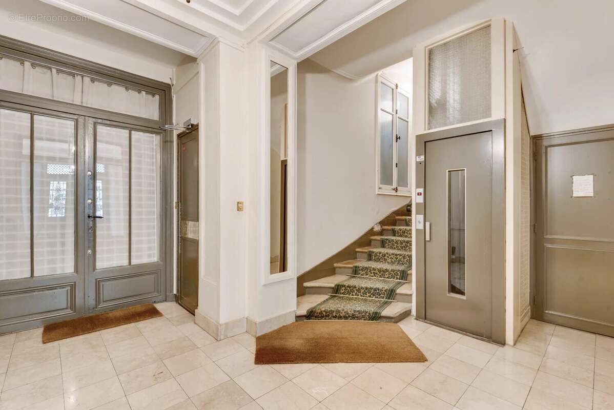 Appartement à PARIS-8E