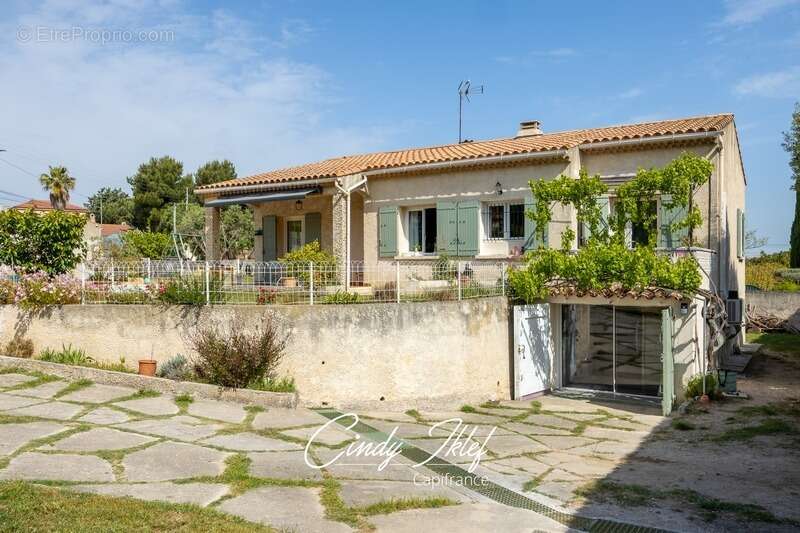Maison à CHATEAUNEUF-LES-MARTIGUES
