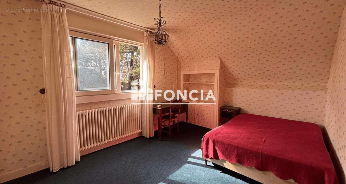 Le Cabellou - A 300 m à pied de la mer - A Vendre Maison avec Vie de Plain-Pied - 5 chambres  - Garage - Bungalow - Terrasses - photo 12