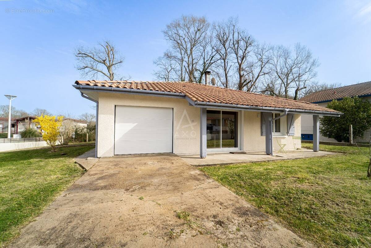 Maison à SAINT-PIERRE-DU-MONT