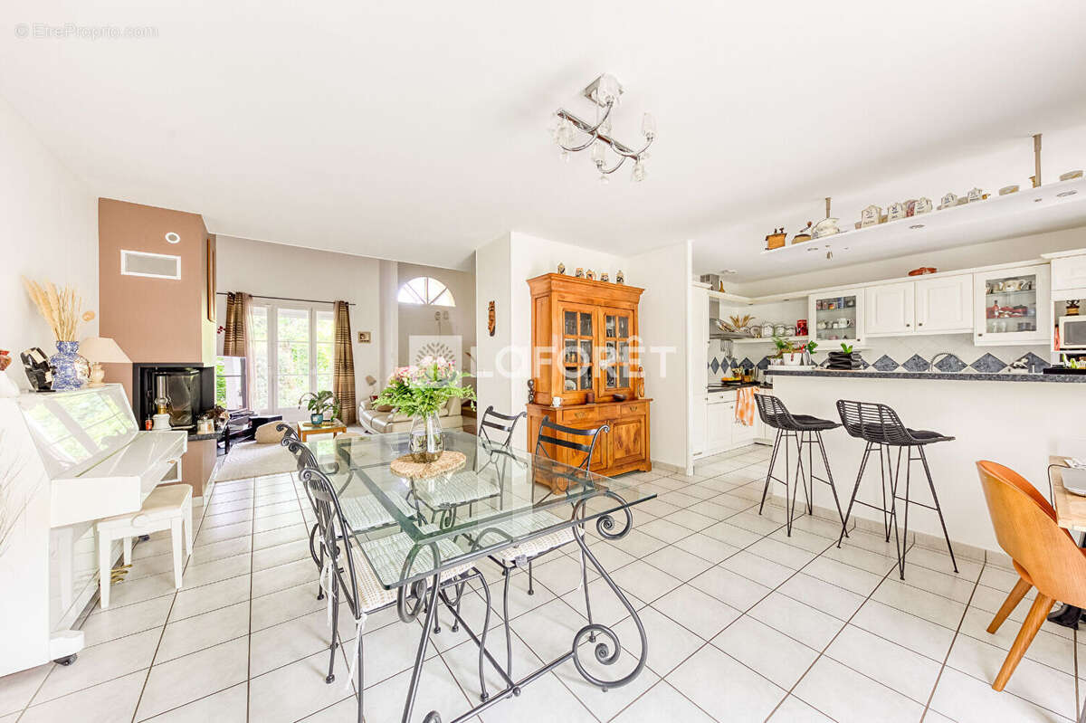 Maison à OZOIR-LA-FERRIERE