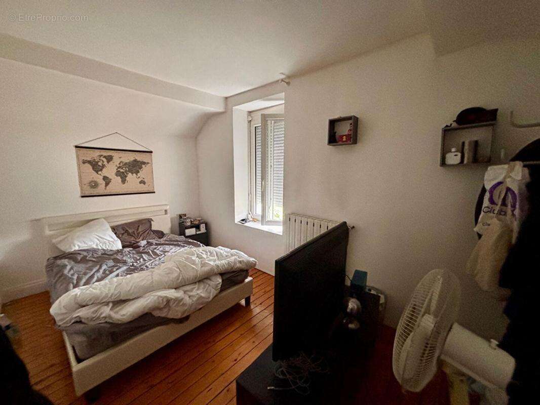 Maison de ville de 146 m² avec piscine, dépendance et stationnement à proximité - photo 14