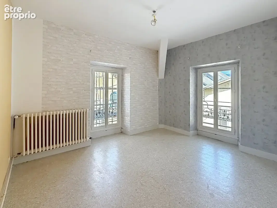 T2 lumineux de 49m2 au dernier étage   Vue dégagée et beau potentiel - photo 4