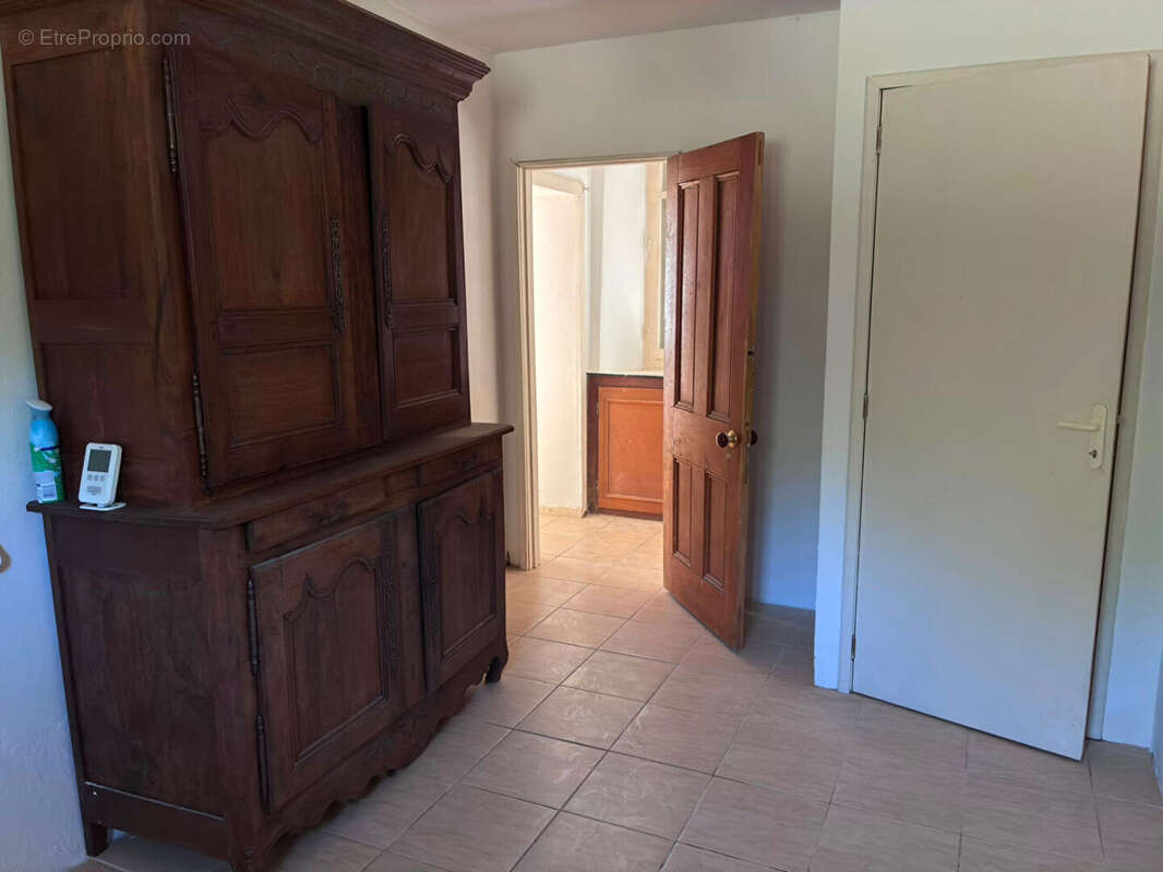 VIENNE - Proche Savigné, Charmante maison 3 chambres, dépendances et terrain. - photo 11