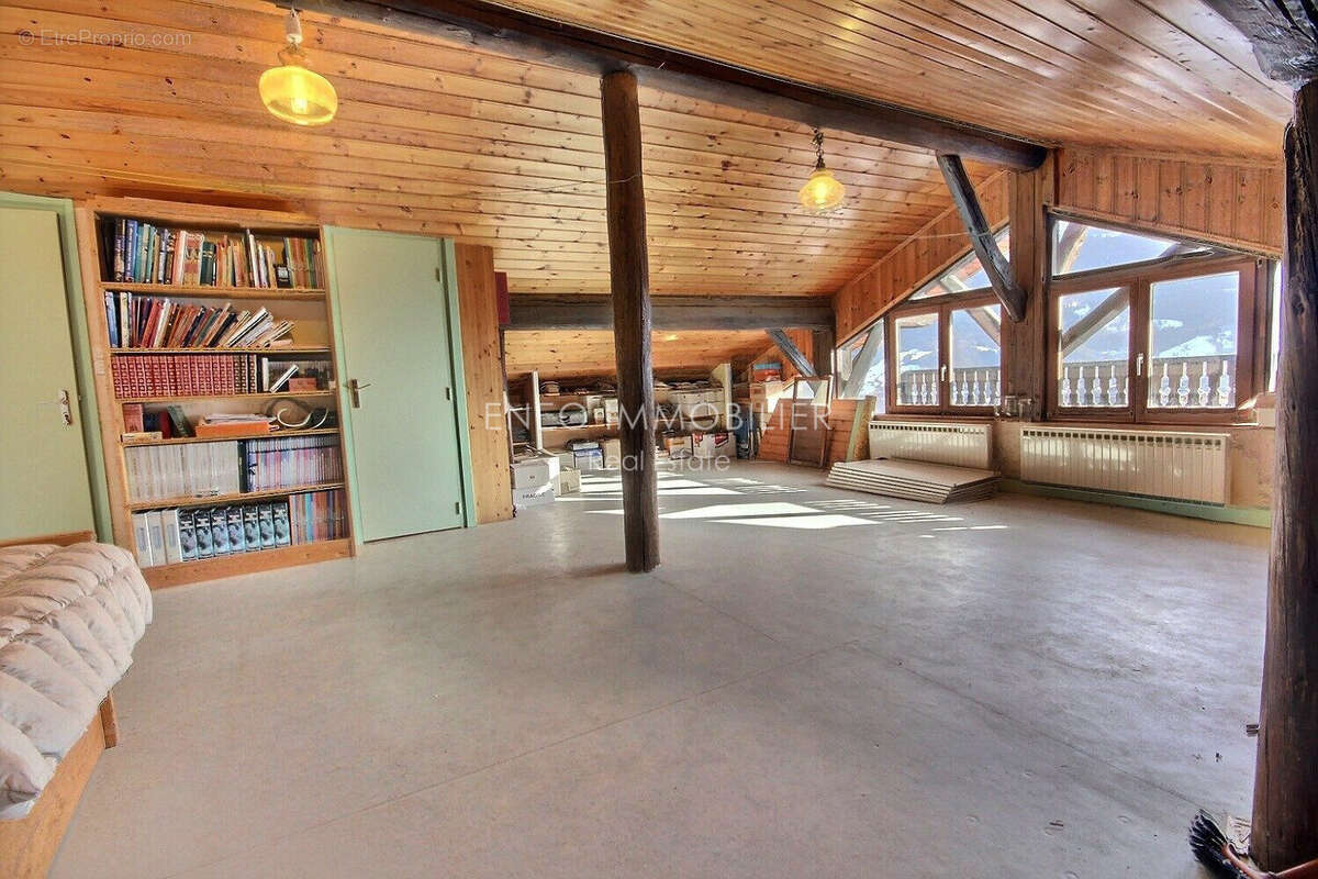 Maison à LES CHAPELLES