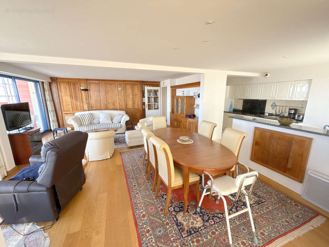 Rare FACE MER magnifique 4 pièces de 128 m2 avec vaste terrasse, 3 ch, 3sdb , garage et cave - photo 3