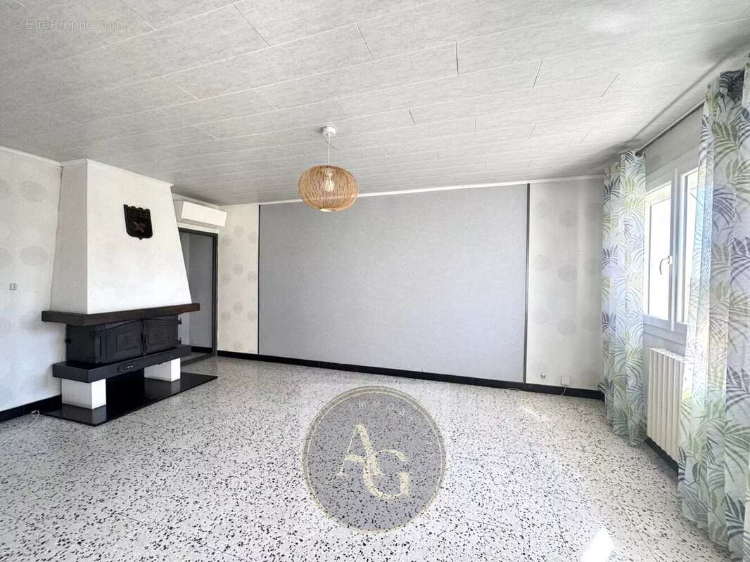 Maison à AURIAC-SUR-VENDINELLE