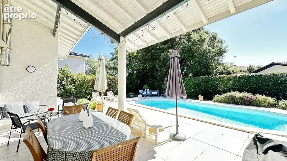 GOLF ET CENTRE VILLE VILLA A PIED POUR CETTE VILLA DE 6 Pièces de 150 m2 sur une parcelle de 800 m2 avec piscine - photo 4