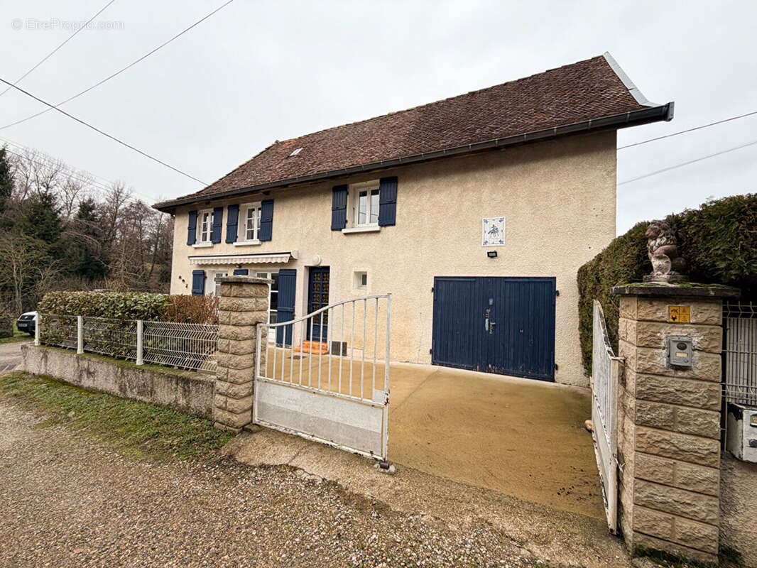 Maison à MONTREVEL