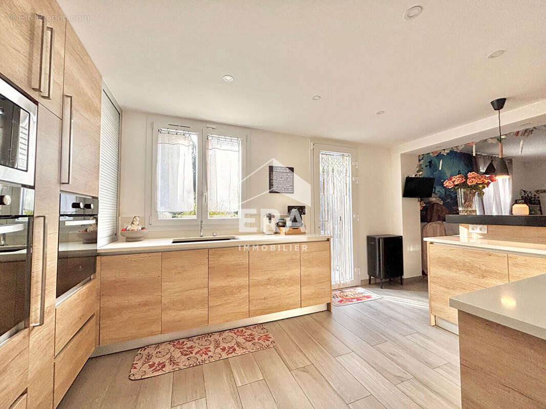 Maison à LA QUEUE-EN-BRIE