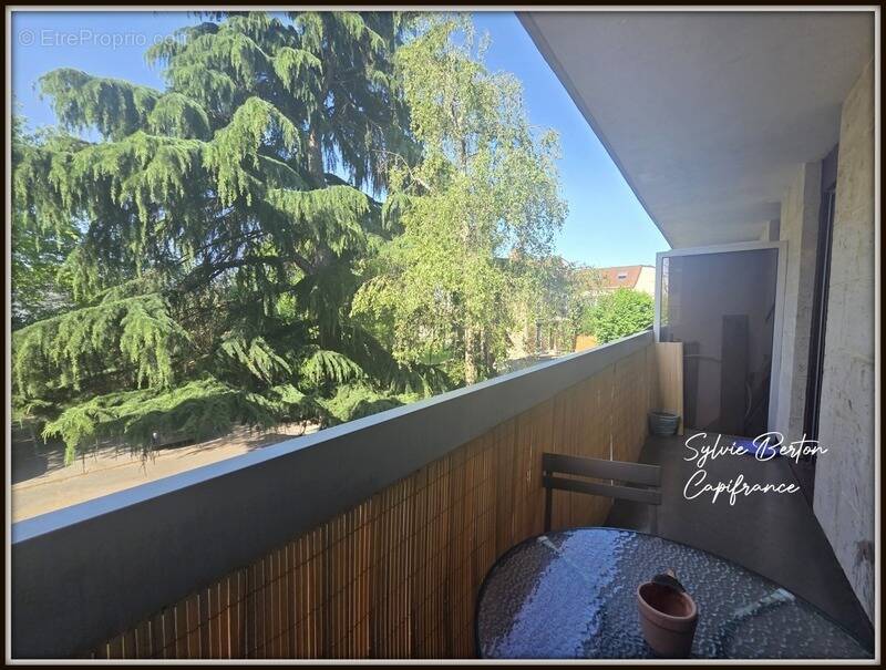 Appartement à VAUJOURS