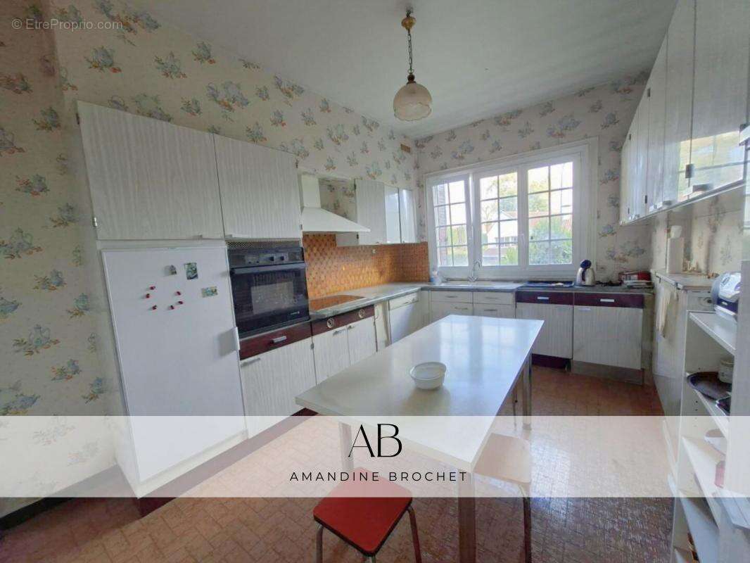 Maison à MARNES-LA-COQUETTE