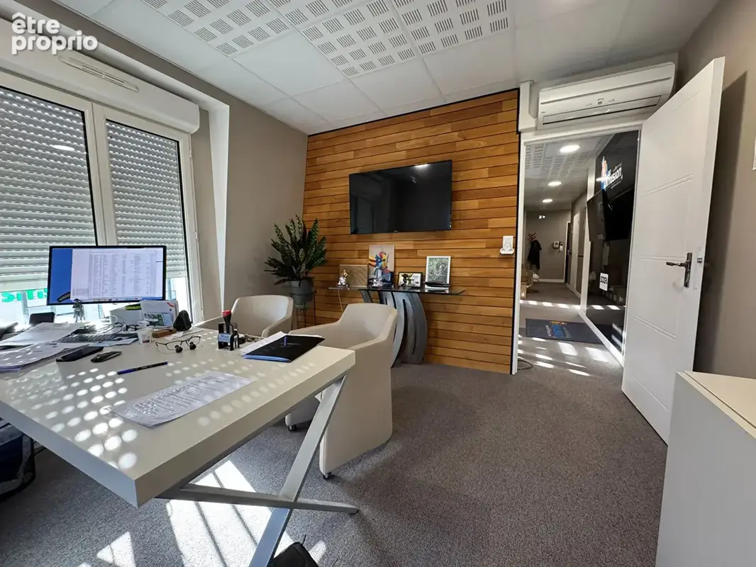 Bureaux 52 m2 - 5mn de Chantilly - photo 2