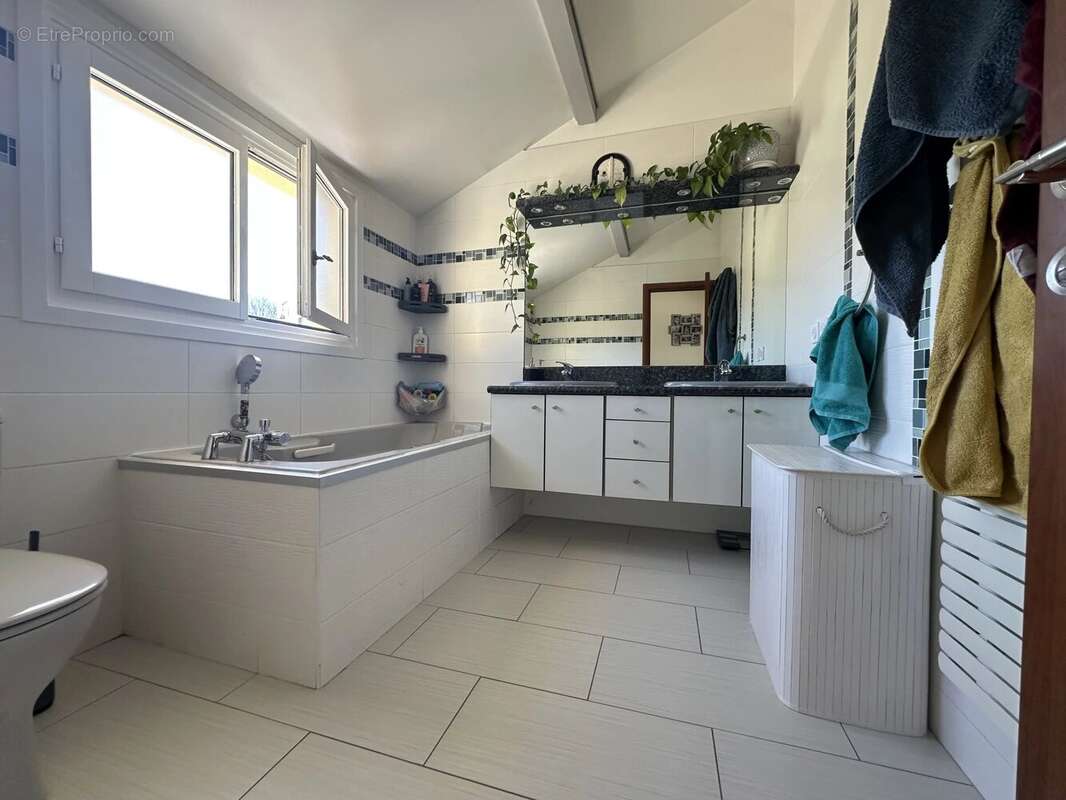 Appartement à AIX-LES-BAINS