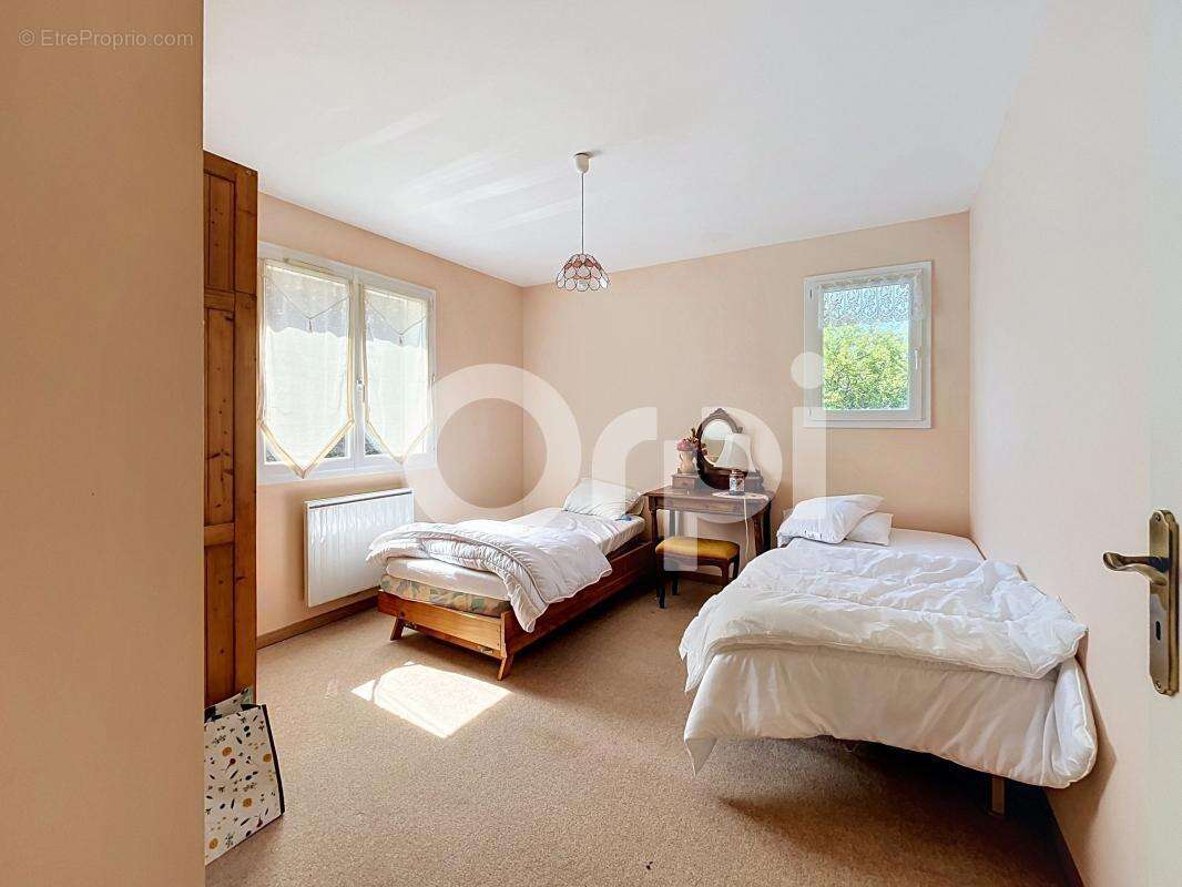 À vendre – Maison familiale 6 chambres à Chancelade - photo 8